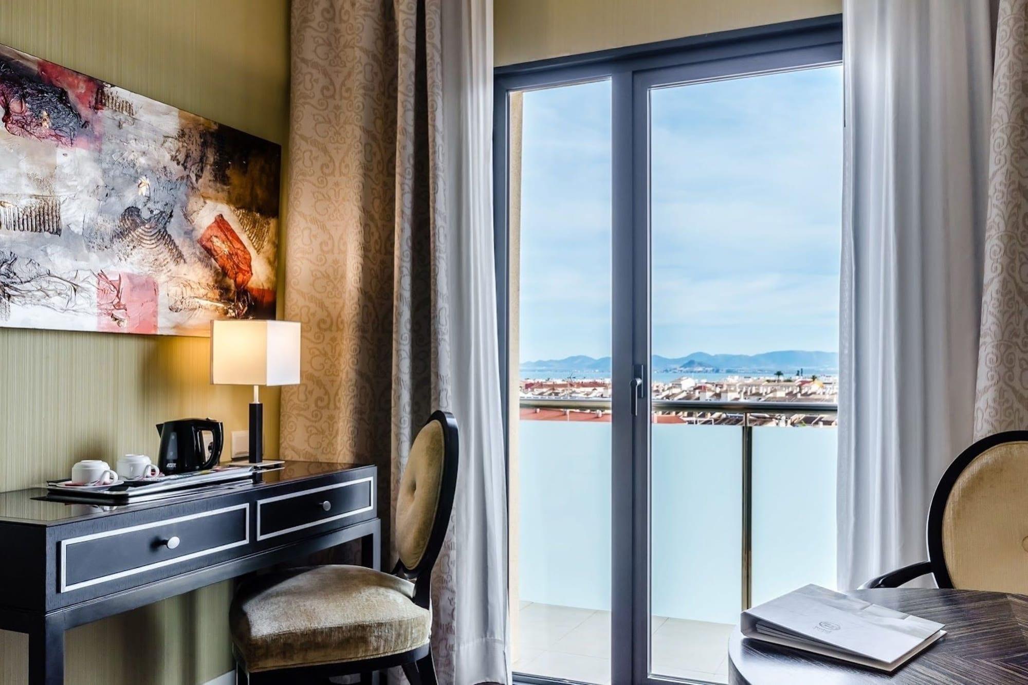 525 Hotel
