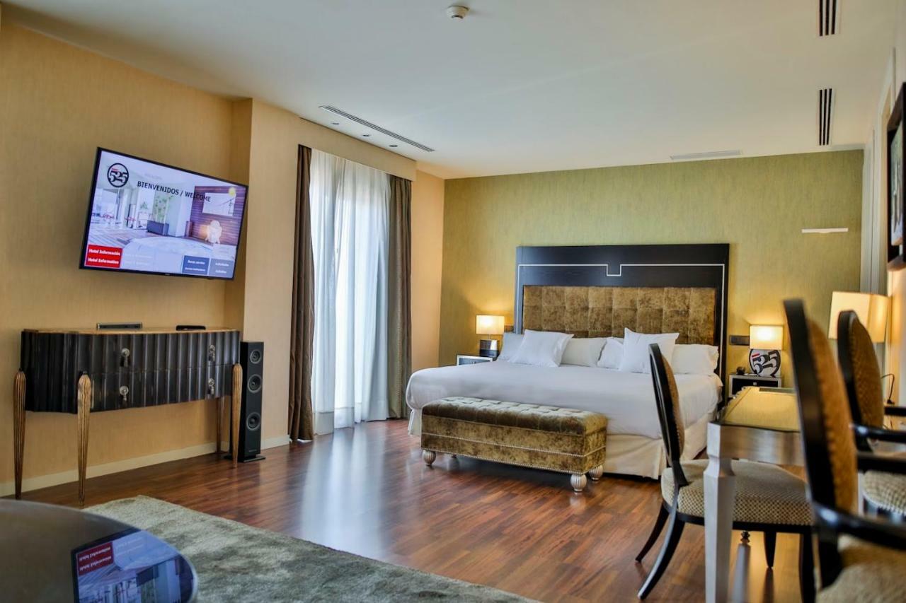 525 Hotel