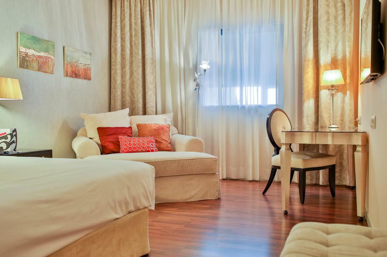 525 Hotel